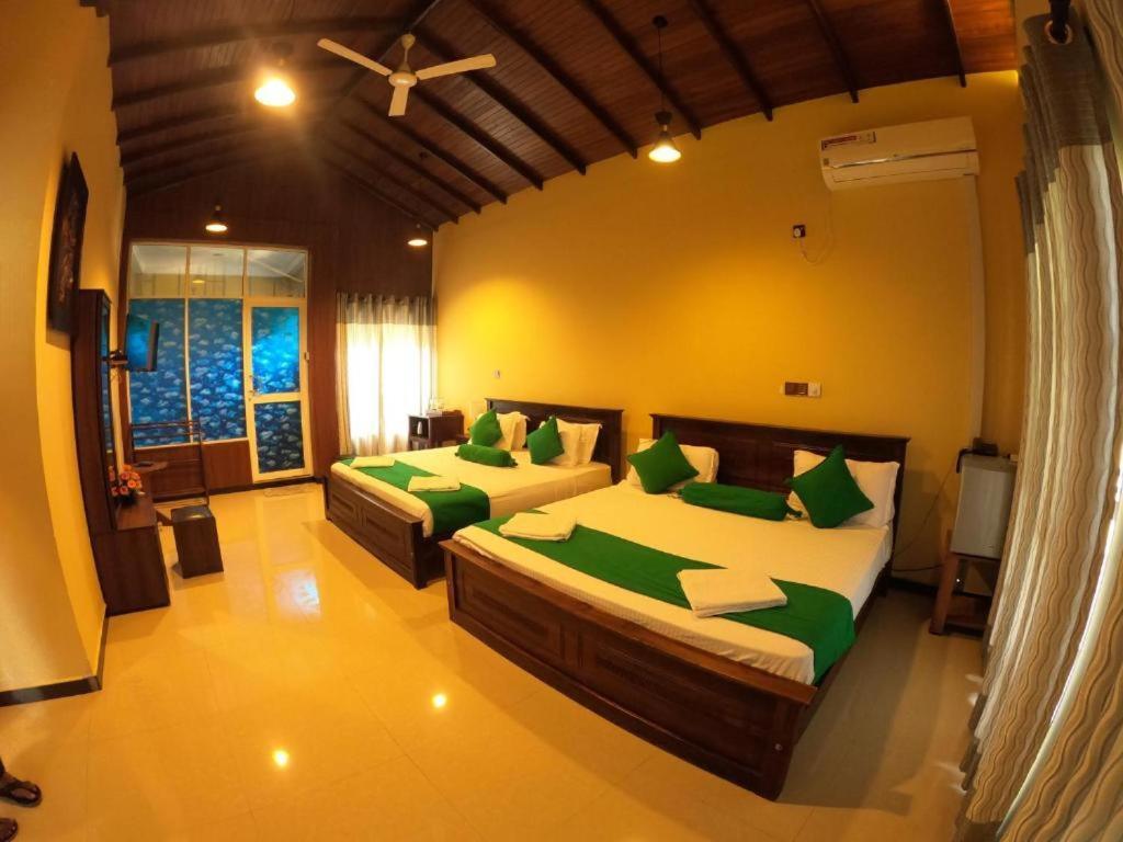 Oyo Kings Hotel Katunayaka Екстериор снимка
