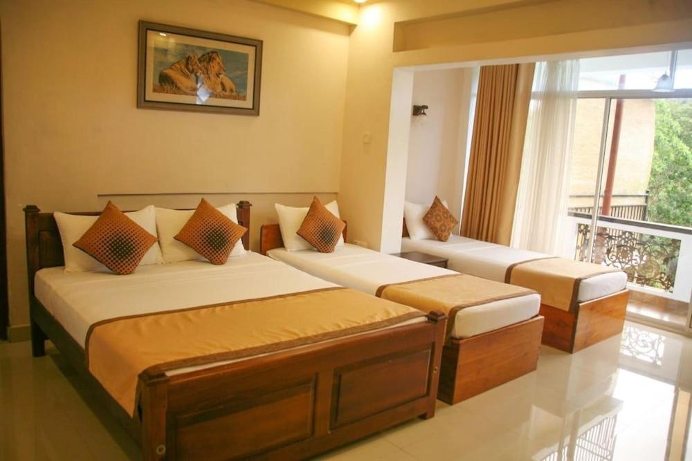 Oyo Kings Hotel Katunayaka Екстериор снимка